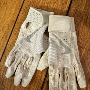 Nike White and Silver Performance Gloves